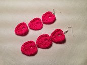 Orecchini cuori cuoricini love tripli 3 pendenti fatti a mano all'uncinetto in cotone di vari colori moda (gioielli / bijoux)