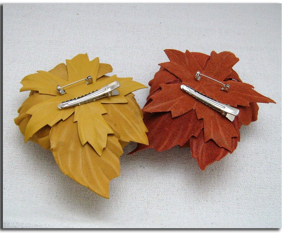 Spilla a fiori intrecciati blu scuro 7 cm
