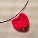 Girocollo rigido collana con pendente cuore love fatto a mano all'uncinetto in cotone di vari colori moda (gioielli / bijoux)