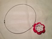 Girocollo rigido collana con pendente fiore fatto a mano all'uncinetto in cotone di vari colori moda (gioielli / bijoux)
