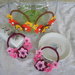 Coppia di orecchini a cerchio con fiorellini ad uncinetto in cotone