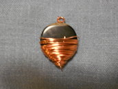 Pendente collana perla nera con filo metallico rame tecnica wire
