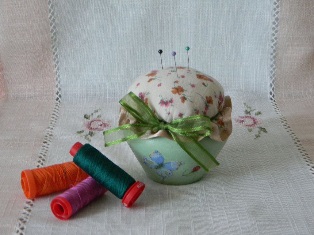 Hobby Gift Puntaspilli In Tessuto A Forma Di Siepe (Hedgerow) 5x13,5x10,5 Cm | Cuscino Portaspilli Per Sartoria E Cucito