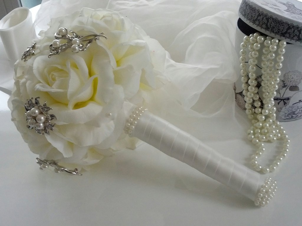 Spilla A Forma Di Fiore Con Perle E Fiocco | Gioiello In Seta E Lega Per Donna | Spilla Da Bavero Margherita | Regalo Compleanno E Festa Della Mamma - 4