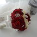 Brooch bouquet gioiello di rose in seta con applicazioni di strass e perle