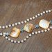 Bracciale home made, sui toni del color salmone, con piccole perle, pietre, perline e distanziatori in metallo