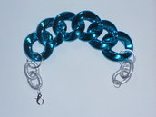 Bracciale con catena in plastica azzurra