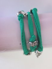 Bracciale verde con charms