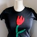 T-Shirt personalizzate/Personalized black medium size short sleeve cotton t-shirt with hand knitted red tulip and green leave.