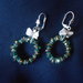 orecchini con fiocchetto e cristalli verdi