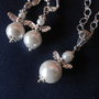 Parure collana e orecchini angioletti fatti a mano con perle,idea regalo.
