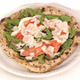 riproduzione realistica della pizza napoletana realizzata con la doppia tecnica ceramica cera ideale come esposizione nelle pizzerie e innovazione per arredo casa