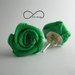 anello e orecchini con rosa in stoffa verde
