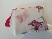 Bustina in cotone a fiori con farfalla di lino rosa