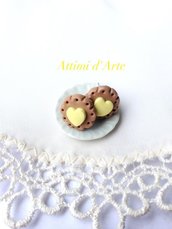 orecchini a lobo biscottino e cuore giallo handmade