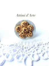 anello regolabile su piattino in ceramica e biscottini cookies handmade
