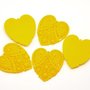 CIONDOLO, PENDENTE, CUORE INTAGLIATO IN RESINA 5X4.5 CM GIALLO