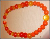 collana con pietre in materiale gommoso plastico arancio splendente