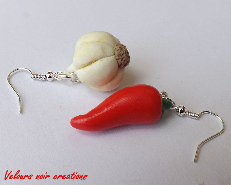 NILUXE DESIGN - Orecchini Peperoncino e Cerchi Dorati Donna - Orecchini a Cerchio Placcati in Oro 14k - Orecchini Peperoncino Smaltato Lucente - Orecchini Perfetti per Regalo(Rosso