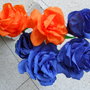 rose blu e arancio in carta crespa