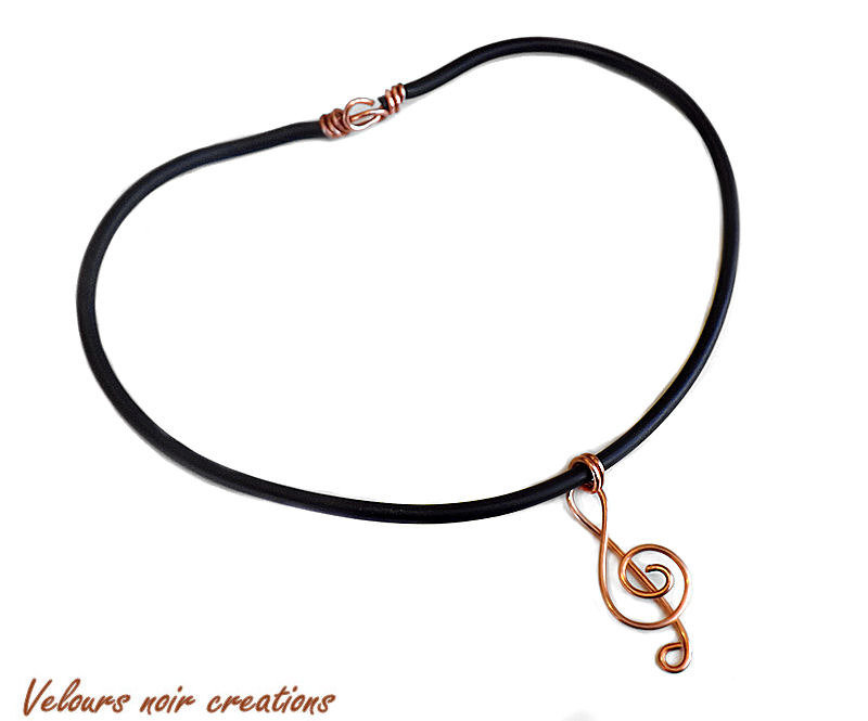 collana con chiave di violino, collana con spartito, gioielli music
