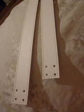 Manici ecopelle bianca con 4 fori finali 35 cm