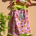 vestitino rosa con cerchi multicolore per bambina fatto a amno in tessuto naturale