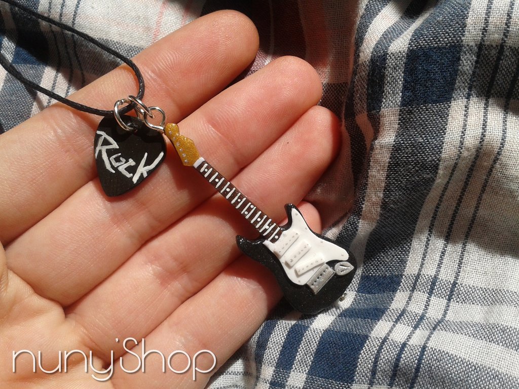 Collana alla Moda con Chitarra Cool, Collana da Uomo in Nero, Argento e Oro, Mini Ciondolo a Forma di Chitarra Rock