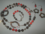 art 129 collana in corallo spugna rosso,e giada grigia, e madreperla,perle round,con orecchini,e bracciale conargento tibetano anallergico