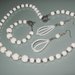 art  179 collana in agata bianco, perle round lavorate, con orecchini e bracciale in argento tibetano anallergico