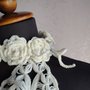 Elegante top di lana con girocollo di roselline