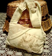 elegante borsa in tessuto con pizzo voilant e catenella dorata