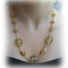 collana color ambra in perle di vetro e catena dorata