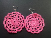 Orecchini pendenti in cotone rosa