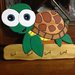 Appendichiavi/panni tartaruga o famiglia gufi gufetti in legno dipinti a mano