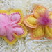 Bomboniera in feltro giallo a forma di fiore: contiene 5 confetti all'interno dei suoi petali