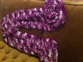 sciarpa in lana colore viola e bianco 