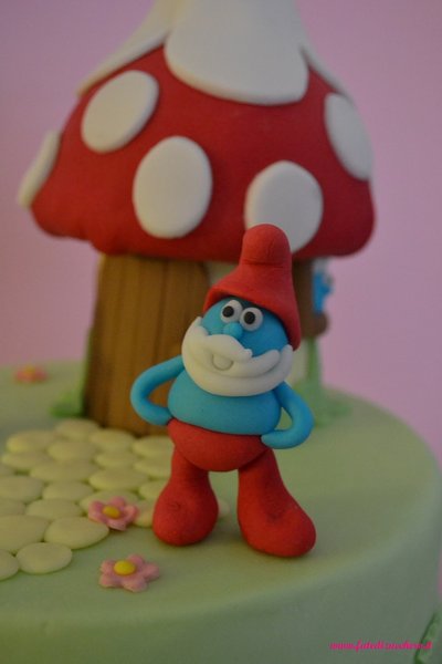 Cake Topper Puffi in pasta di zucchero Cake Topper Puffi in pasta di zucchero