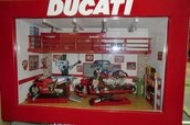 Diorama offician Ducati - miniatura interamente fatta a mano