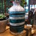 Bottilglia in  ceramica raku bianco, nero, blu e rosso fatto a mano