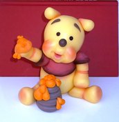 Winni de Pooh realizzato completamente a mano in porcellana fredda