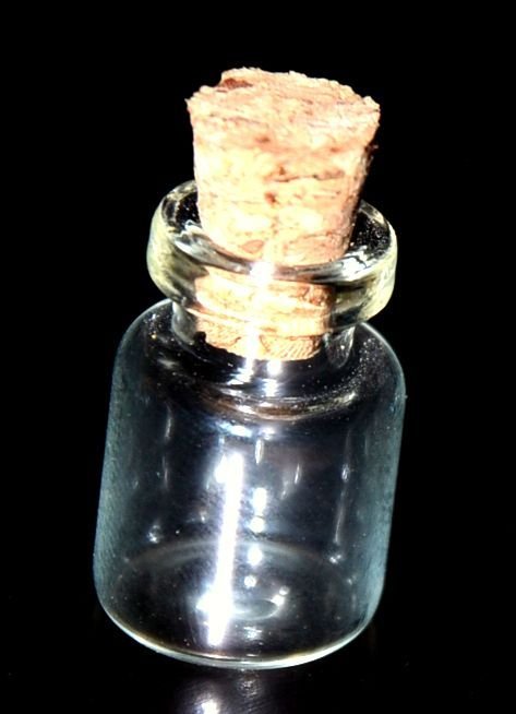 Piccole Bottiglie Di Vetro Immagine Stock. Immagine Di Storico - 89929281 - Foto 8