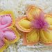 Bomboniera in feltro rosa a forma di fiore: può contenere 5 confetti all'interno dei suoi petali