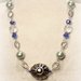Collana con catena, argentone, perle in vetro e cristalli azzurro/blu