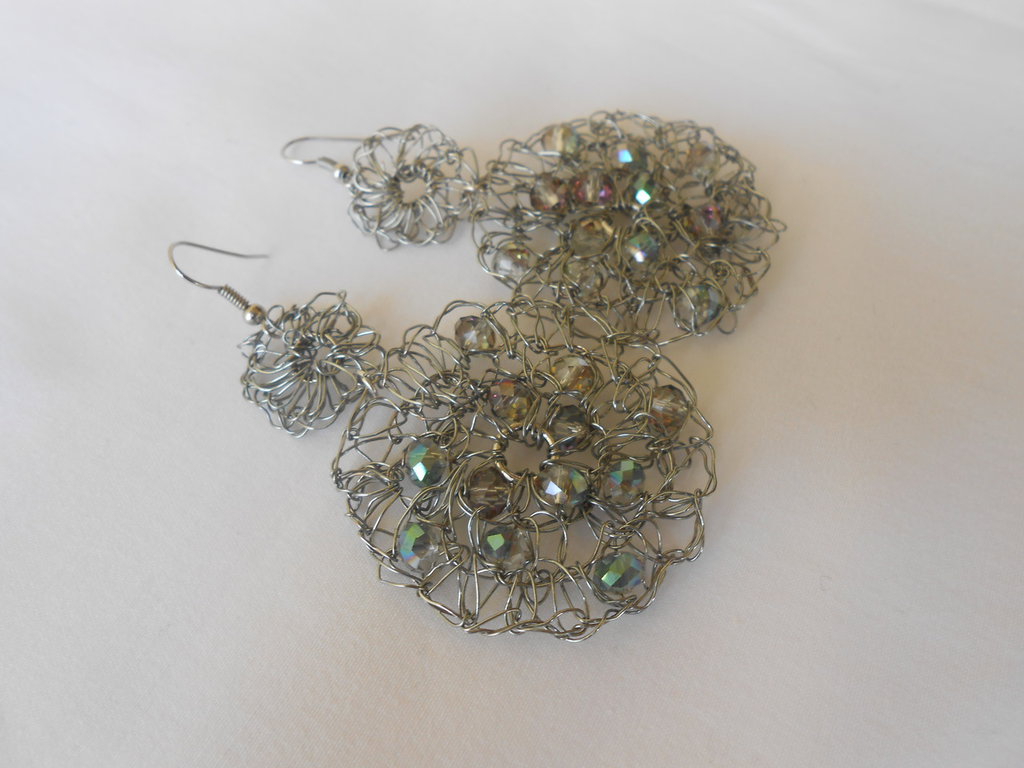 Orecchn smaltat n argento con petre Natural Ametsta e Quarzo