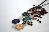 Collana ecologica, colorata, capsule del caffè