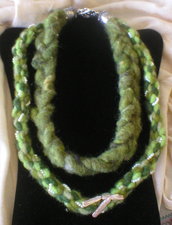 Collana  lana  cotta  lavorata  kumihimo con filo perline