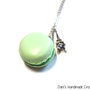 Collana con macaron verde al pistacchio in fimo e tour eiffel