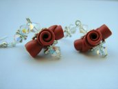 Orecchini rosso glitter pendenti  swarovski con Bouquet di rose in fimo fatto a mano