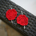 Orecchini all'uncinetto rossi con cristallo 10cm. Earrings crochet red with crystals 10cm.